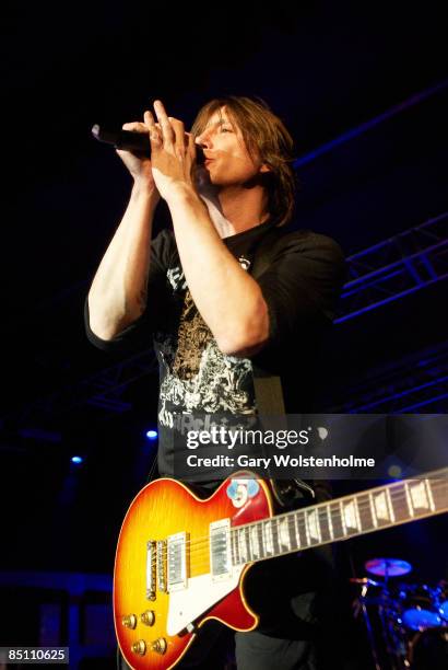 Photo of GOO GOO DOLLS and John RZEZNIK, John Rzeznik performing on stage