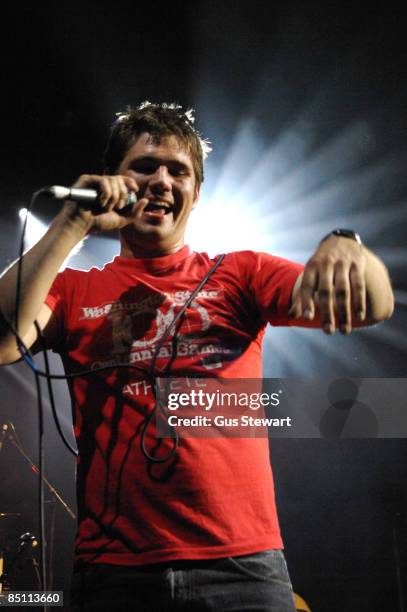 Photo of SCOUTING FOR GIRLS and Roy STRIDE, Roy Stride performing on stage