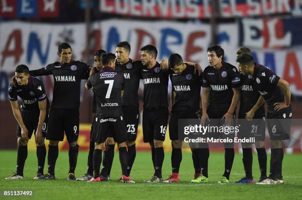 Players of of Lanus wait for the penalty shootout during a second leg match ends between Lanus and San Lorenzo as part of the quarter finals of Copa...