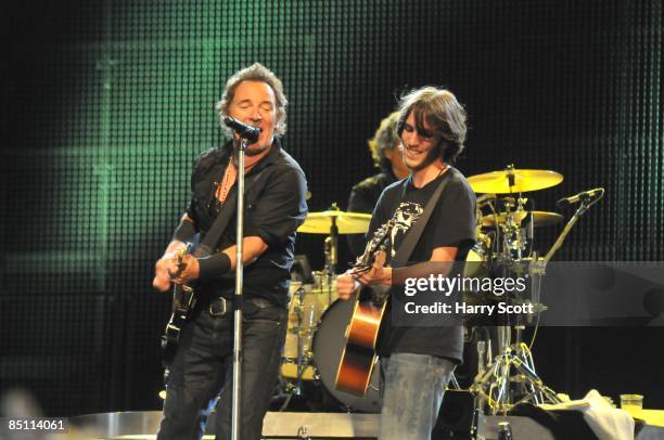 767 Bruce Springsteen Family Stock Photos, High-Res Pictures, and Images - Getty Images
