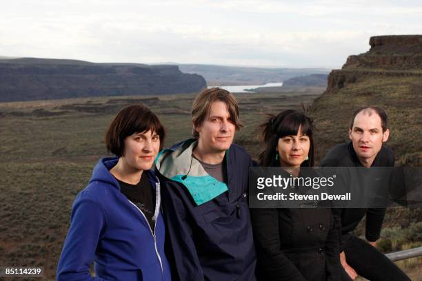 Photo of Stephen MALKMUS and JICKS and Joanne BOLME and Janet WEISS and Mike CLARK, Posed group portrait L-R Joanna Bolme, Stephen Malkmus, Janet...