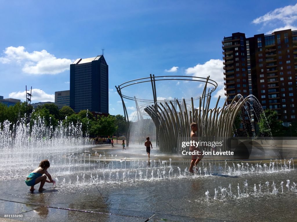 Kids playing at Bicentennial Plaza Fountain Columbus Ohio