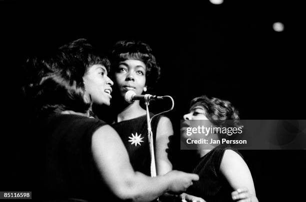 The Raelets 115 Ray Charles And The Raelettes Stock Photos, High-Res Pictures, and ...