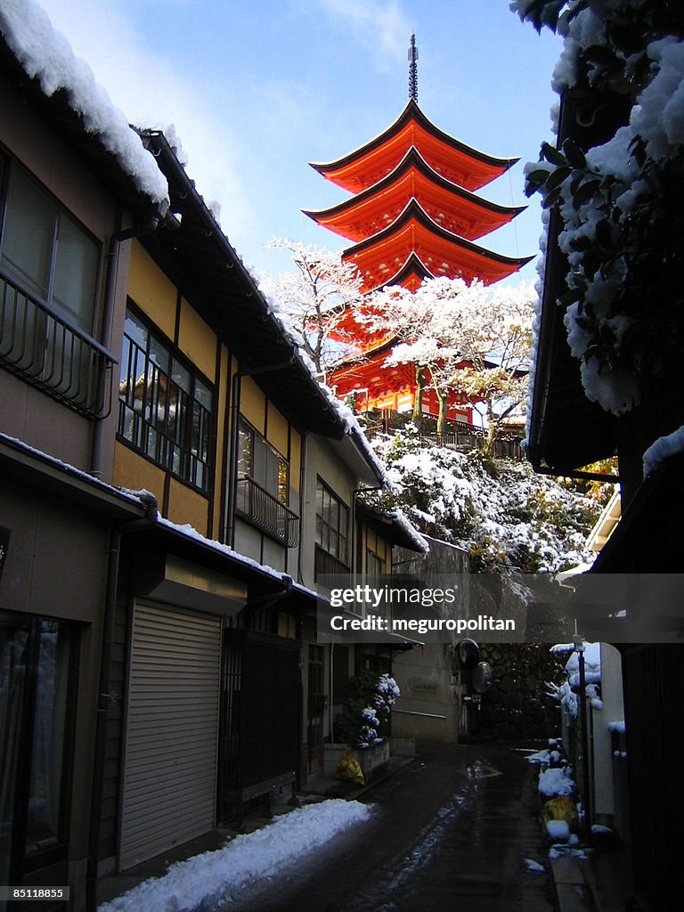 Japan, Hiroshima ken, Miyajima, Pagoda in winter