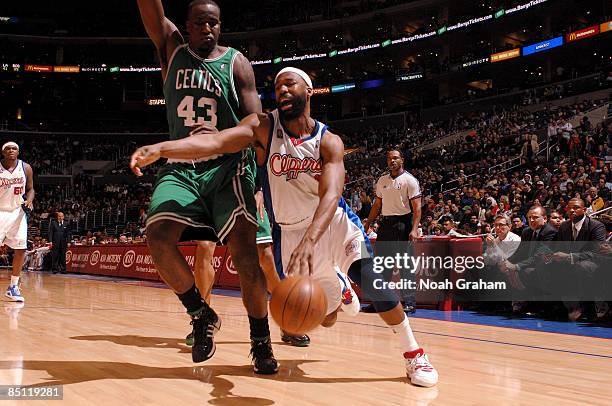 Baron Davis of the Los Angeles Clippers drives past Kendrick Perkins of the Boston Celtics at Staples Center on February 25, 2009 in Los Angeles,...