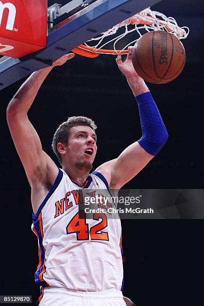 David Lee of the New York Knicks dunks against the Orlando Magic at Madison Square Garden February 25, 2009 in New York City. NOTE TO USER: User...