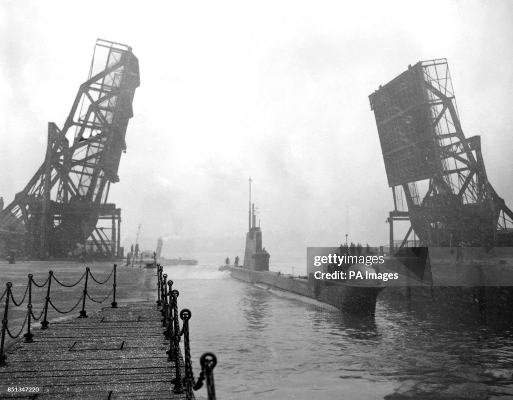 Royal Navy - HMS Thermopylae - London