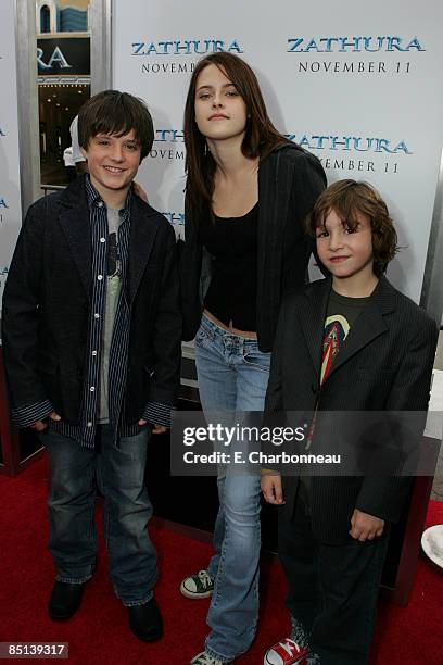 Josh Hutcherson, Kristen Stewart and Jonah Bobo