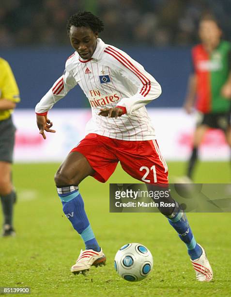 Jonathan Pitroipa of Hamburg runs with the ball during the UEFA Cup Round of 32 second leg match between Hamburger SV and NEC Nijmegen at the HSH...