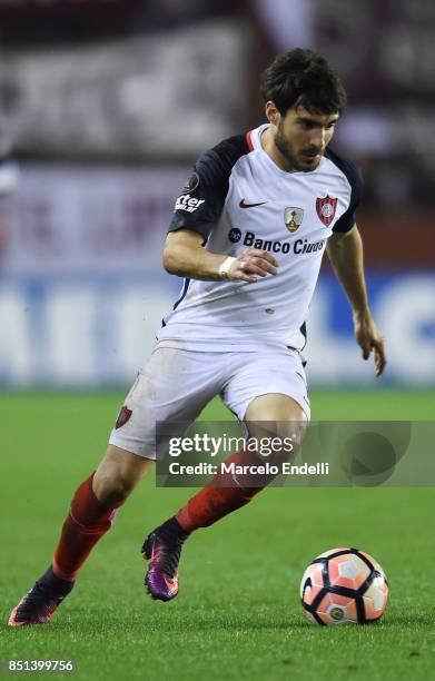 Ezequiel Cerutti of San Lorenzo drives the ball during the second leg match between Lanus and San Lorenzo as part of the quarter finals of Copa...