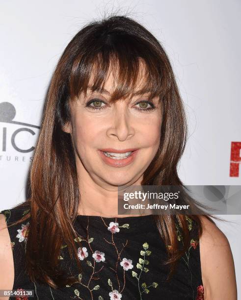 Illeana Douglas Photos Photos and Premium High Res Pictures - Getty Images