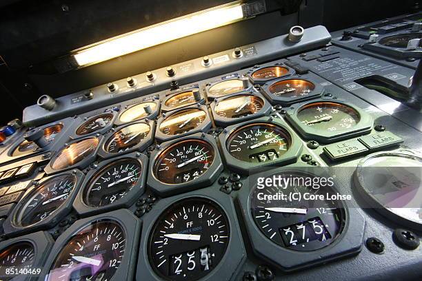 engine instruments on boeing 747 classic b747 - boeing 747 interior stock pictures, royalty-free photos & images