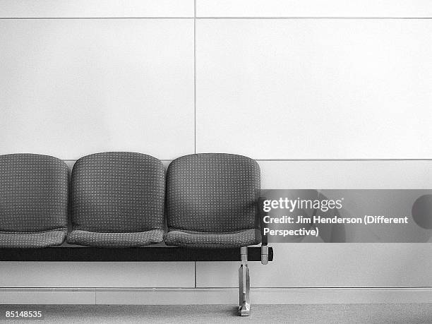 chairs in airport - airport seat stock pictures, royalty-free photos & images