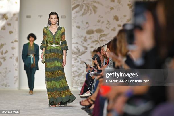 Model presents a creation for fashion house Etro during the Women's Spring/Summer 2018 fashion shows in Milan, on September 22, 2017. / AFP PHOTO /...