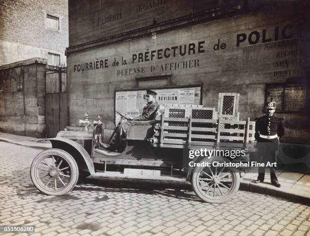 Animal Control Car of the Paris Police Prefecture , Paris. Prefecture De Police.