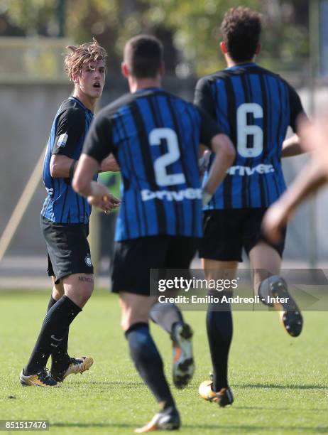 Nicolo Zaniolo of FC Internazionale Milano celebrates his goal with his team-mates during the Serie A Primavera match between FC Internazionale U19...