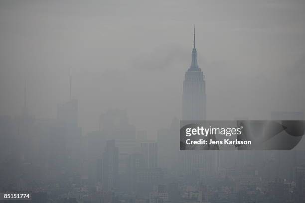 empire state building foggy day - empire state building stock pictures, royalty-free photos & images