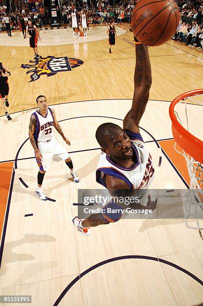 Jason Richardson of the Phoenix Suns dunks against the Toronto Raptors in an NBA game played on February 27 at U.S. Airway Center in Phoenix,...
