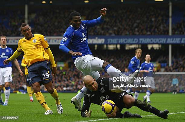 Tim Howard of Everton collides with his team mate, Joseph Yobo, as he collects the ball during the Barclays Premier League match between Everton and...