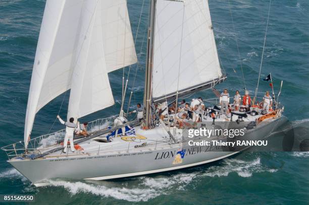 Le bateau Lion New Zealand lors du départ de la Course autour du monde à la voile le 28 septembre 1985 à Portsmouth, Royaume-Uni.