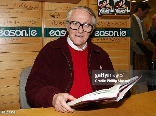 Actor Robert Vaughn signs copies of his book 'A Fortunate Life' at Easons on February 28, 2009 in Dublin, Ireland.