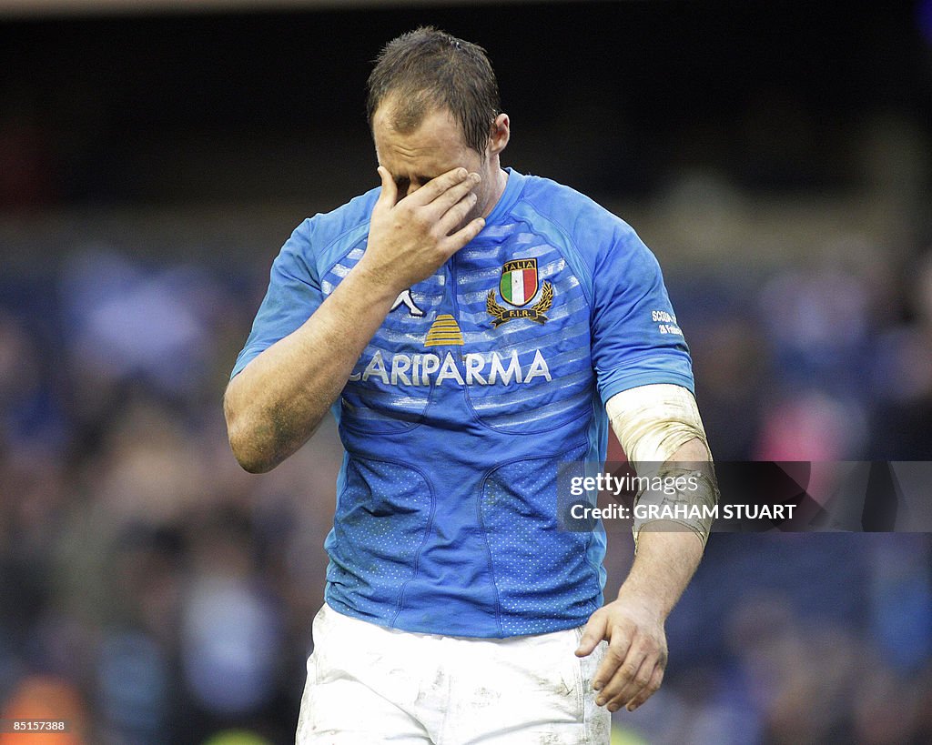 Italy's captain, Sergio Parisse leaves t