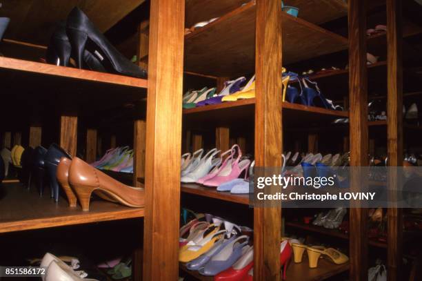Les 3500 paires de chaussures d'Imelda Marcos, aux Philippines en juin 1987.