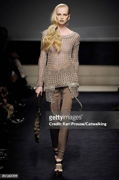 Model walks the runway at the Alessandro Dell'Acqua fashion show during Milan Fashion Week Womenswear Autumn/Winter 2009 on February 28, 2009 in...