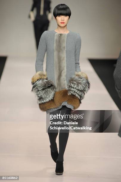 Model walks the runway at the Sportmax fashion show during Milan Fashion Week Womenswear Autumn/Winter 2009 on February 28, 2009 in Milan, Italy.