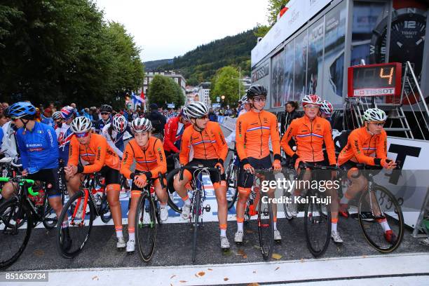 90th Road World Championships 2017 / Women Junior Road Race Start / Team Netherlands / Rozemarijn AMMERLAAN / Anne DE RUITER / Noa JANSEN / Eva...