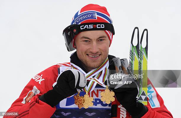 Petter Northug of Norway poses with his medal after the Men's 50km Mass Start Free event of the Nordic Skiing World Championships on March 1, 2009 in...