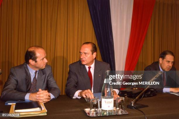 Jacques Chirac, Alain Juppé et Charles Pasqua lors d'un comité central du RPR à Paris le 19 mai 1988, France.