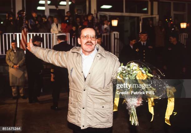 Arrivée de l'ex-otage américain Terry Anderson après sa libération le 5 décembre 1991 à Wiesbaden, Allemagne.