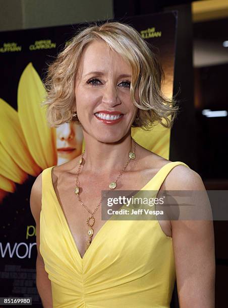 Actress Felicity Huffman arrives to the Film Independant screening of "Phoebe In Wonderland" held at the WGA Theatre on March 1, 2009 in Beverly...