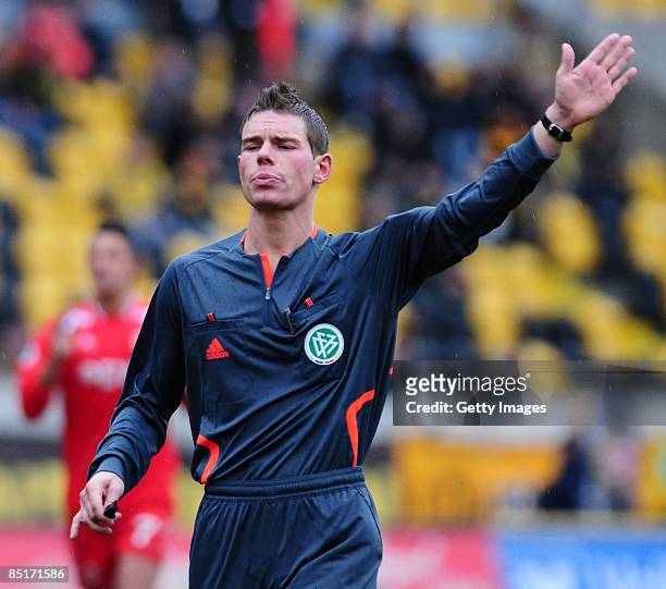 Referee Michael Kempter during the 3. Liga match between Dynamo Dresden and Kickers Offenbach at the Rudolf Harbig Stadion on February 28, 2009 in...