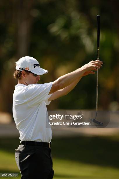 Heath Slocum lines up a putt during the first round of the Mayakoba Golf Classic on February 26, 2009 at El Camaleon Golf Club in Riviera Maya,...