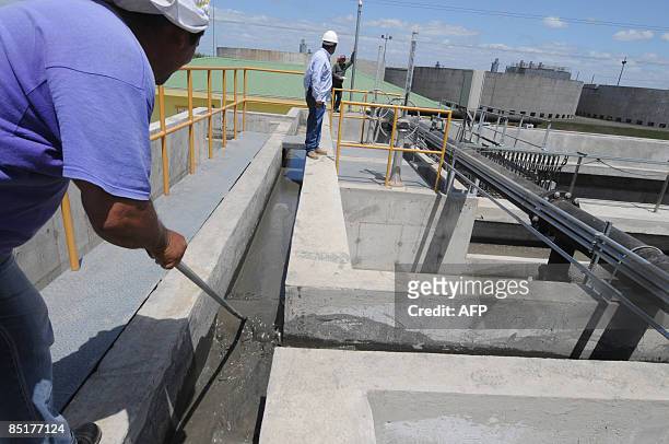 Picture taken February 27, 2009 at the facilities of the raw sewage treatment plant that was inaugurated February 20 on the shores of Lake Xolotlan...