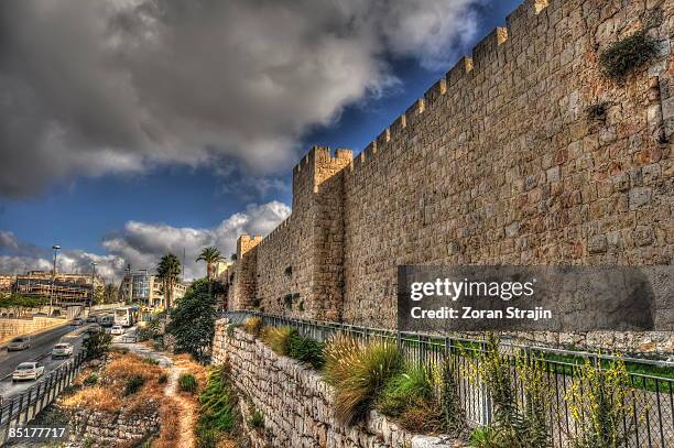 old city walls - jerusalem stock-fotos und bilder