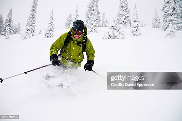 man skiing in colorado - steamboat springs colorado stockfoto's en -beelden