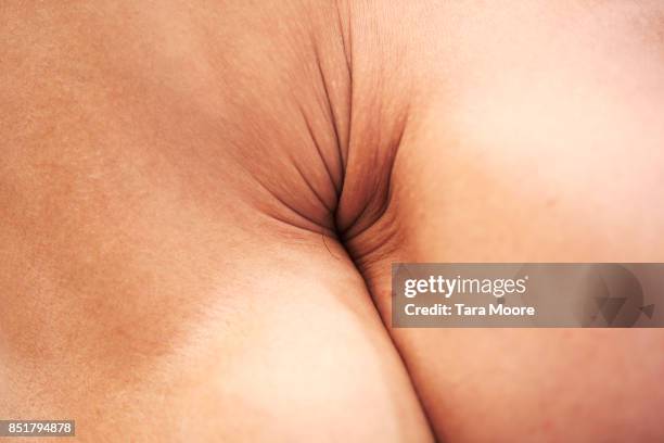underarm of man - achselhöhle stock-fotos und bilder