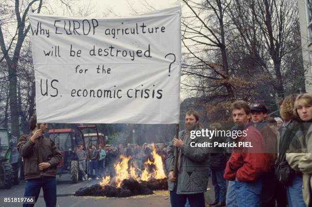 Des milliers d'agriculteurs manifestent le 10 décembre 1992 à Bonn, Allemagne.