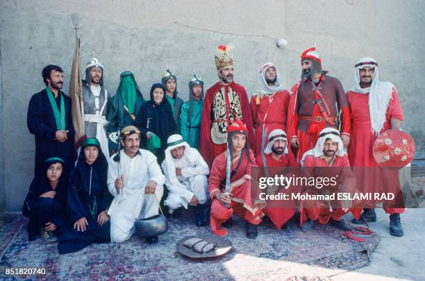 Acteurs en costume de la pèce de théâtre sur la fête musulmane de l'Achoura en février 1993 à Téhéran, Iran.