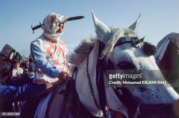 Arrivée d'un acteur à cheval pour la pièce de théâtre sur la fête musulmane de l'Achoura en février 1993 à Téhéran, Iran.