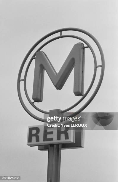 Logo du RER lors de son inauguration le 12 décembre 1969 à Paris, France.