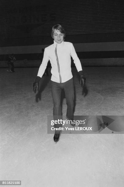 Calude François lors d'une séance d'entraînement de patin à glace le 24 décembre 1969 à Boulogne-Billancourt, France.