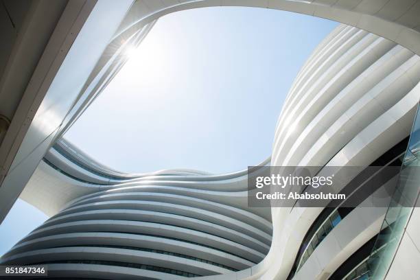 galaxy-soho in peking, china, asien - zaha hadid stock-fotos und bilder