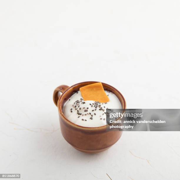 brown cup with whipped cream, chia seeds and dried mango. - mucilage 個照片及圖片檔