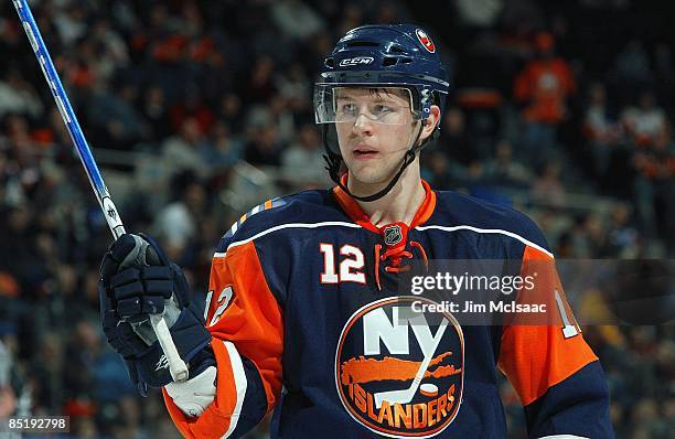 Josh Bailey of the New York Islanders skates against the Colorado Avalanche on March 2, 2009 at Nassau Coliseum in Uniondale, New York. The Isles...