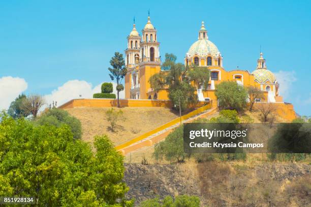 beutiful church of nuestra señora de los remedios, cholula, mexico - puebla mexico stockfoto's en -beelden