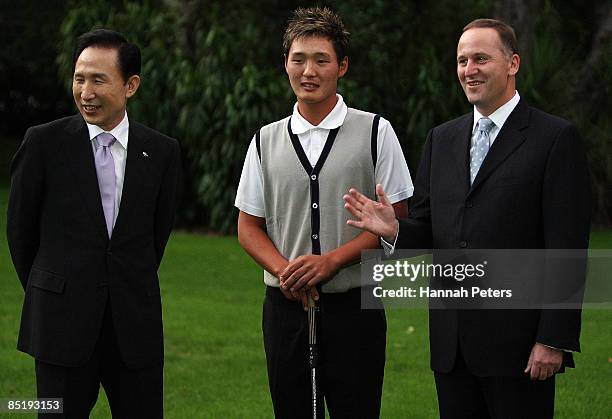 President of the Republic of Korea, Lee Myung-bak meets with Korean-born New Zealand golfer Danny Lee and New Zealand Prime Minister John Key at...